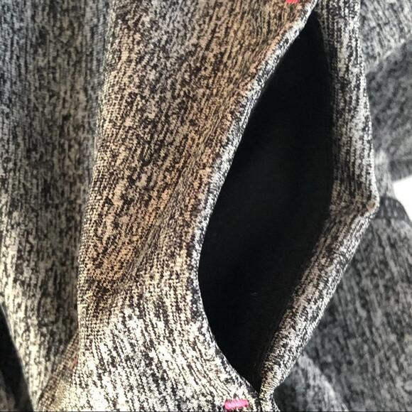 Victoria’s Secret Sport Knockout Capri Leggings VSX SPORT Marbled Grey Medium - Picture 7 of 13